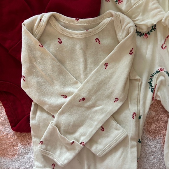 Festive Baby Onesies Set - Red and Cream - Picture 4 of 6
